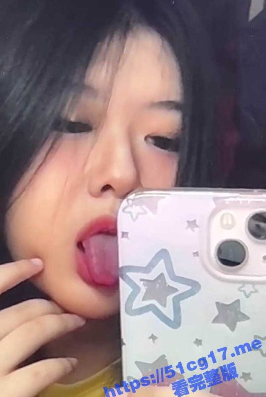 河南 郑州 18岁高颜值美少女 被网友网调 为主人录制打飞机的素材 自慰到喷水的自拍视频-51吃瓜网