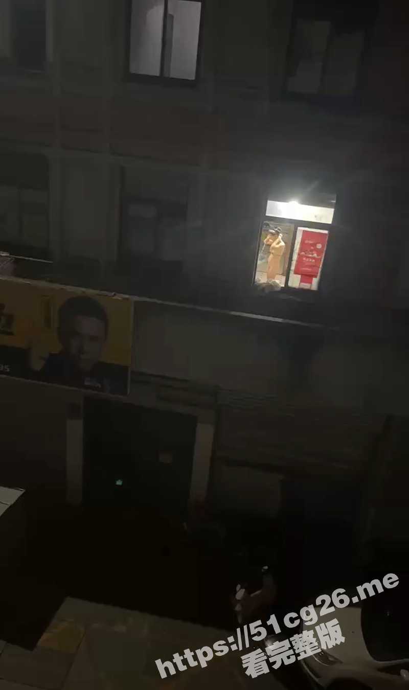 风骚大奶少妇晚上洗澡故意不关窗 被对面楼拍下洗澡画面 喷头猛冲私处引起阵阵惊呼！ - 51吃瓜网-51吃瓜网