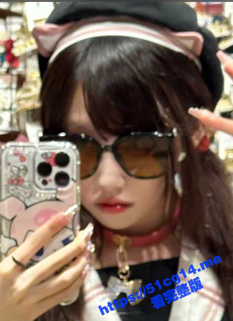 哈尔滨师范大学 大四艺术系学妹 韩璐 被曝光！微信里疯狂卖自己裸露图包 出去约炮 私生活相当混乱！ - 51吃瓜网-51吃瓜网