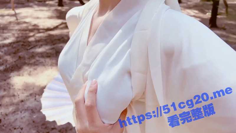 极品清纯汉服小姐姐户外拍摄写真 被摄影师pua拿下 好逼都让狗操了！ - 51吃瓜网-51吃瓜网