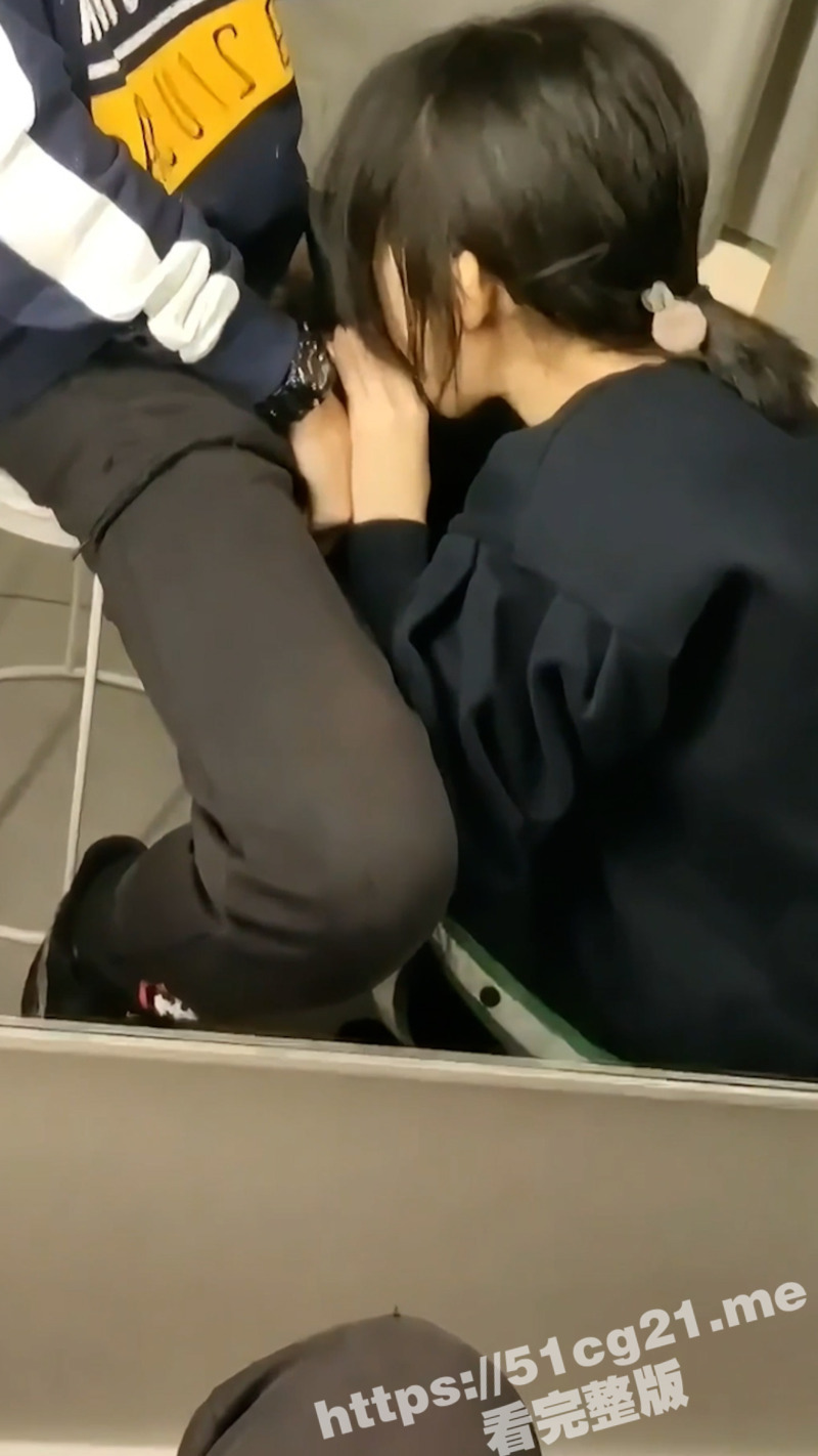 大三在校清纯班花小姐姐 陪金主爸爸逛商场 顺便让她在试衣间为其口爆泻火 - 51吃瓜网-51吃瓜网