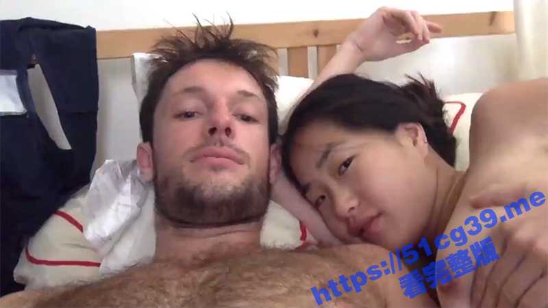 留学生妹子在家被洋大屌男友无套输出 面对镜头还有点害羞 可惜持久力差了点妹子明显没有满足 - 51吃瓜网-51吃瓜网