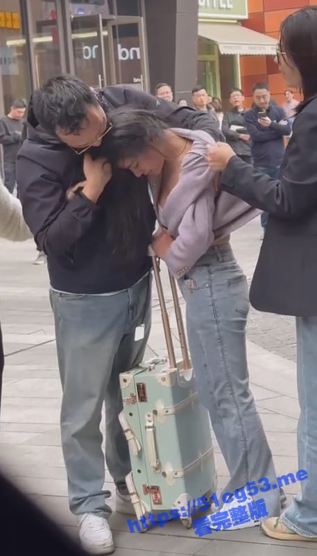 无锡江阴 万达广场门前抓小三 网友一致认为原配输了 这大奶子谁看了不迷糊？-51吃瓜网