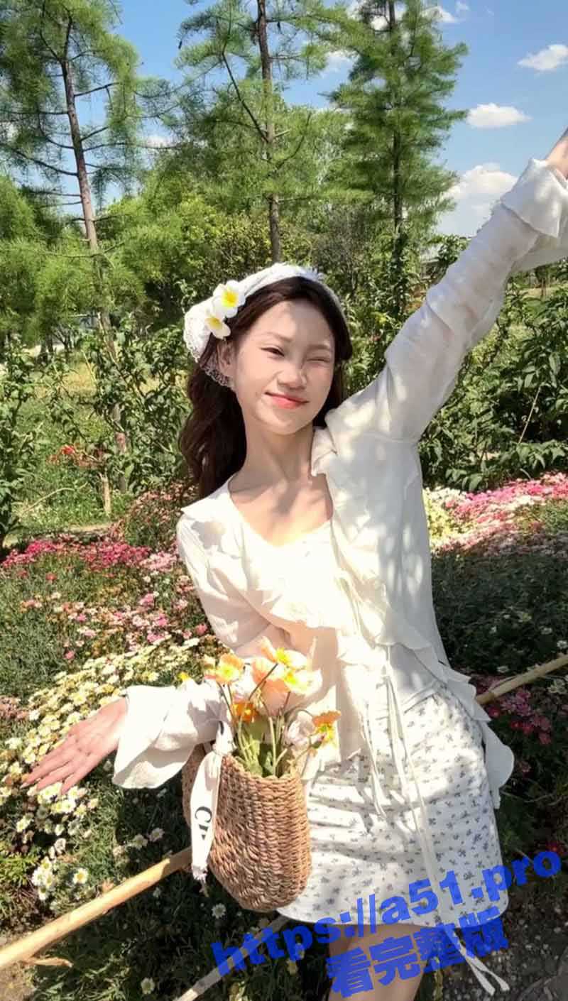 抖音网红主播 yeye椰椰 直播现场换衣服巨乳露奶 生过孩子下面还是那么粉! - 51吃瓜网-51吃瓜网