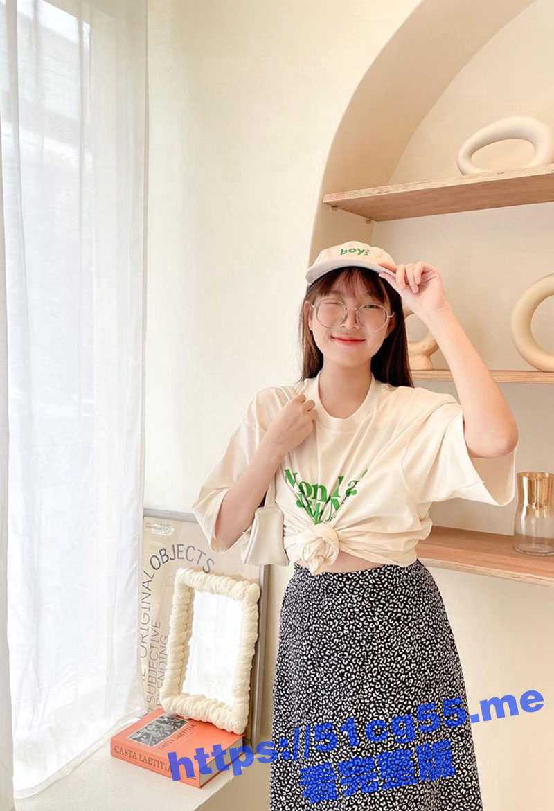 福建南平市第八中学眼镜妹和男友开视频玩裸聊网调！用手指插入自己的小嫩穴里进行自慰！ - 51吃瓜网-51吃瓜网