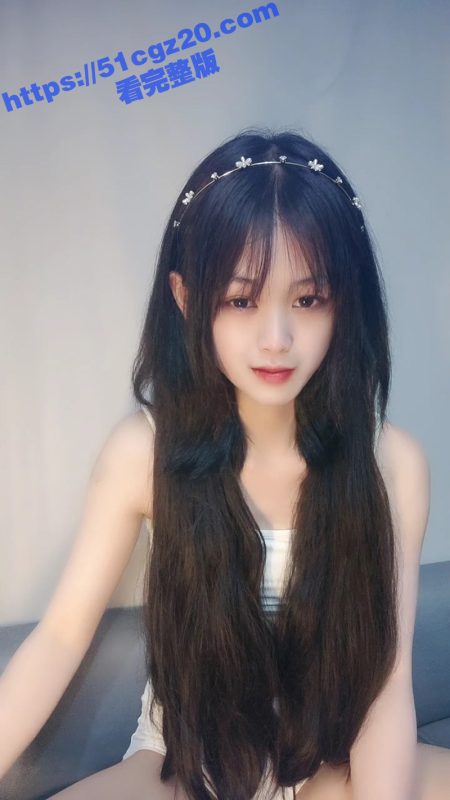 清纯乖巧小萝莉深夜直播 较小身躯上演大尺度自慰表演 坐在假鸡巴上大力抽插-51吃瓜网