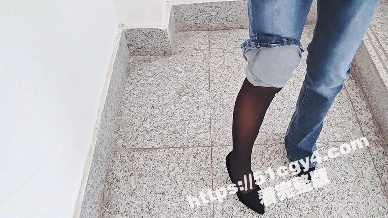 51原创大神 绿母少年阿宾 继父走了就发骚 浪妈开档牛仔裤配库里丝 电梯发骚全裸惹人欲火！ - 51吃瓜网-51吃瓜网