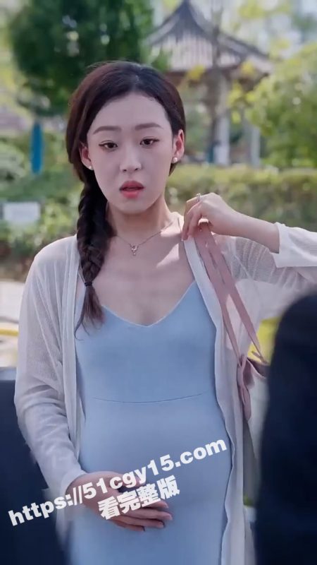 每日短剧《离婚后我带女儿走上人生巅峰》她产检时他却陪在白月光身边 她甩下离婚协议书潇洒离开 回到豪门被大佬哥哥放在心尖上宠！-51吃瓜网