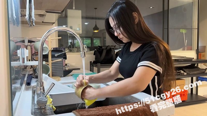 绿帽老公用自己老婆身体抵债 恶霸高神技操的老婆欲罢不能 最后竟欲求不满3P才解决性瘾！ - 51吃瓜网-51吃瓜网