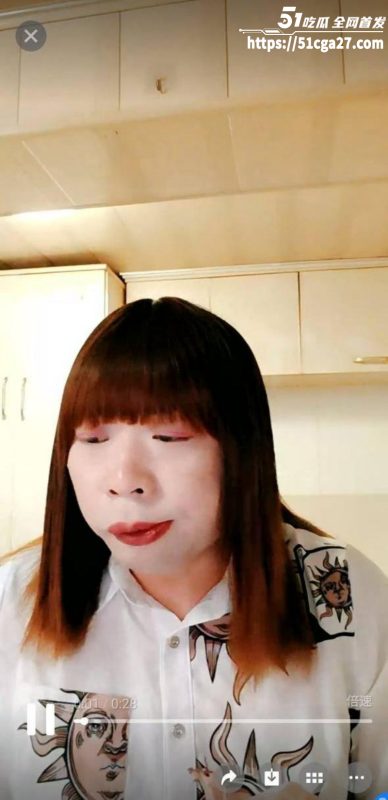 TS伪娘阿红劲爆大瓜！油腻大叔浓妆艳抹 专约帅气直男小伙 毒龙口爆后入肛穴 榨精堪比职业骚鸡！-51吃瓜网