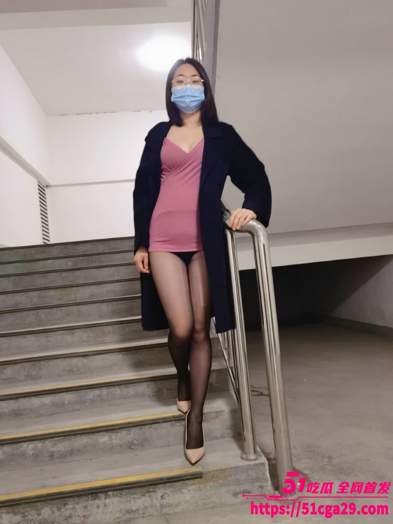 堕胎3次的骚母狗 周利霞 多次在公共场合露出 穿情趣装被猛烈爆操 出轨视频被男友曝光！ - 51吃瓜网-51吃瓜网