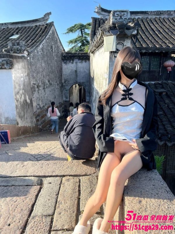 极品大学生 小哪吒 福利视频泄密 校内野外大胆露出 饱满双乳嫩穴挑逗路人目光！-51吃瓜网