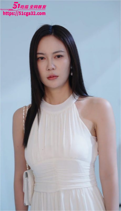 擦边短剧《暗香迷局》小伙发现妈妈闺蜜竟是会所头牌 潜入按摩会所后真相浮出水面！-51吃瓜网