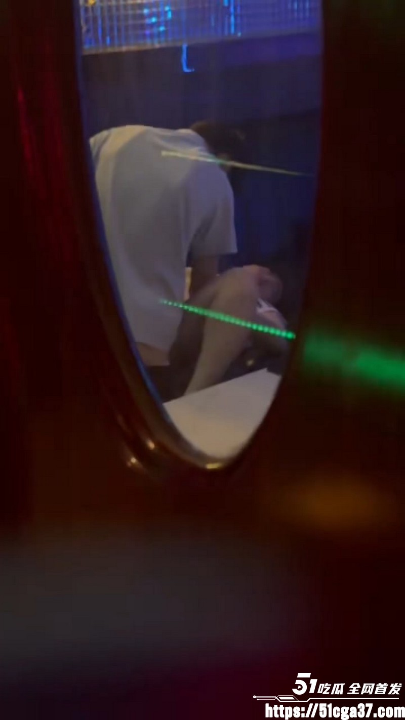 安徽KTV服务员偷拍包厢激情 昏暗灯光下年轻情侣猛烈输出 节奏激烈淫水四溅! - 51吃瓜网-51吃瓜网