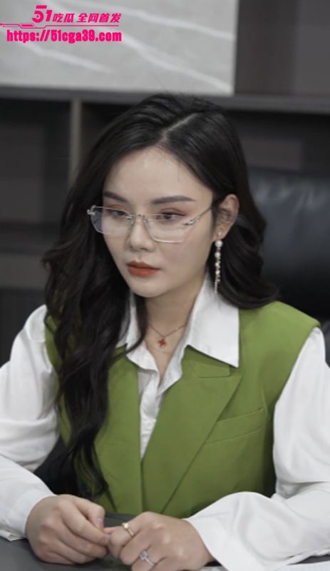 每日短剧《纯情保安俏总裁》穷保安被女友甩后遭遇车祸 意外激活签到系统 开启逆袭之路！-51吃瓜网