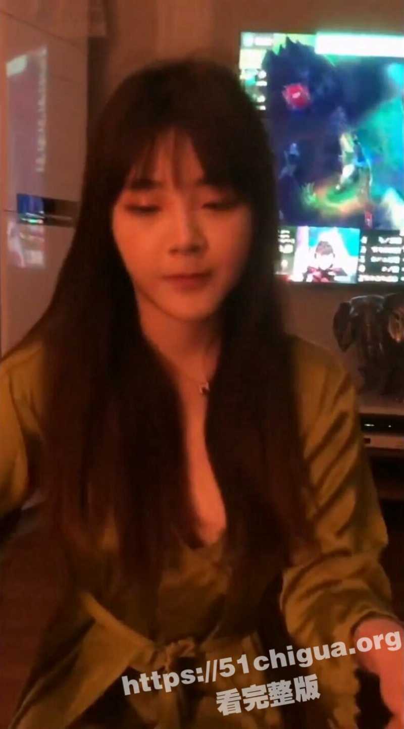 河南郑州大学03年清纯大二学妹 张彤潇 和男友分手后啪啪视频被渣男曝光 可爱小妹居然喜欢被虐 - 51吃瓜网-51吃瓜网