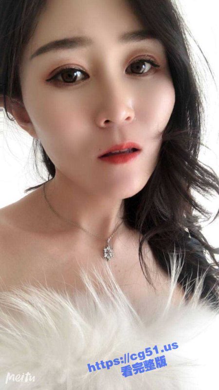 河南的一位漂亮人妻张丽白天干销售 晚上兼职肉身陪客户 先给客户口爆 然后被捏着翘臀无套爆操-51吃瓜网