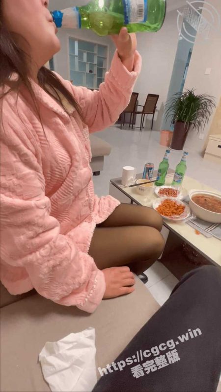 让人羡慕的母子乱伦 我的陪读妈妈 强暴内射醉酒的妈妈 高潮时喊着宝贝插我 毛毛居然是白色的！-51吃瓜网