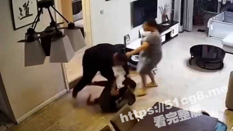 家暴女人 往死打！就算是别人的家的媳妇儿也没这么打的吧？ 这种男人就该判刑！！ - 51吃瓜网-51吃瓜网