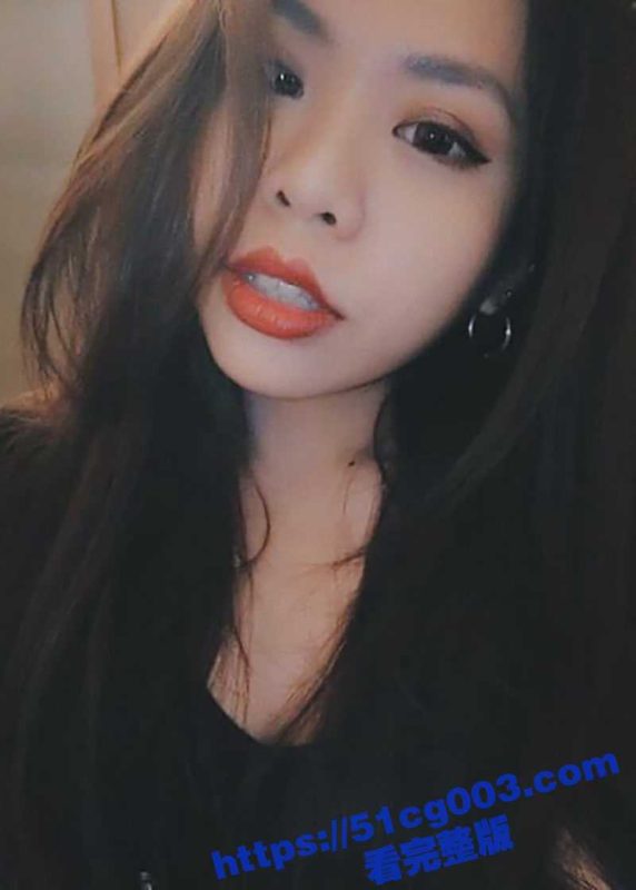 火辣靓女！绿帽癖老公爱3P 邀请好友高富帅单男操他的骚妻 被操的语无伦次大喊“快走开”-51吃瓜网