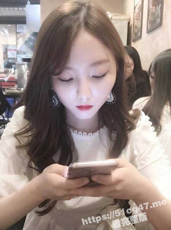 广西反差小护士 刘佳 淫荡少妇上班脱衣露出 趁休息的时候先自慰出水水给瓜友看！-51吃瓜网