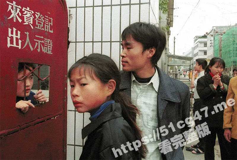 已在互联网绝版的纪录片《厚街》它揭秘了当时的东莞有多混乱 底层人民的生活多么的不堪! - 51吃瓜网-51吃瓜网