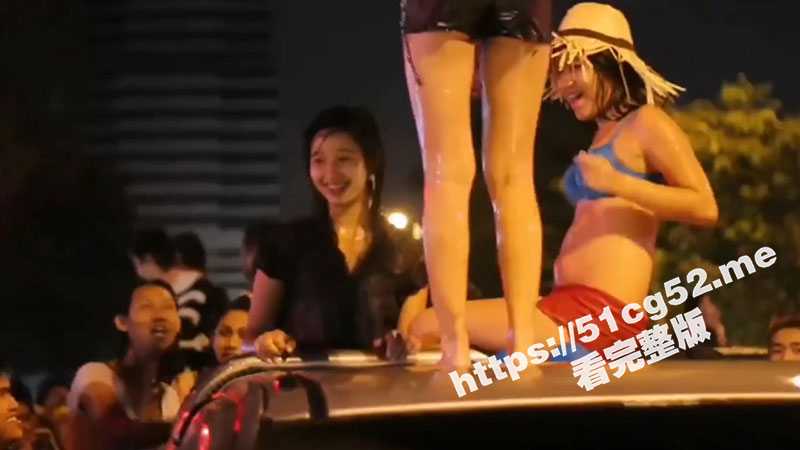 卧槽！我去看的泼水节没这个项目啊 - 51吃瓜网-51吃瓜网