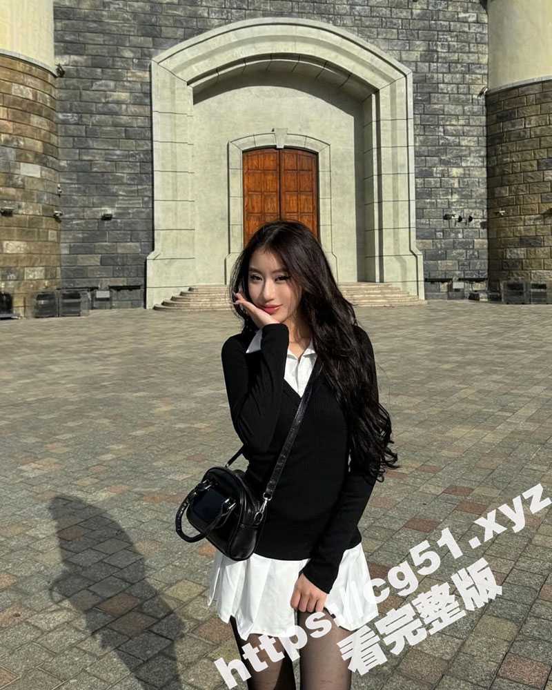 大冤种花重金送女友去留学 没成想女友的骚穴都已经成了洋屌的形状 极品蜜桃臀被疯狂后入 还被发到网上炫耀 - 51吃瓜网-51吃瓜网