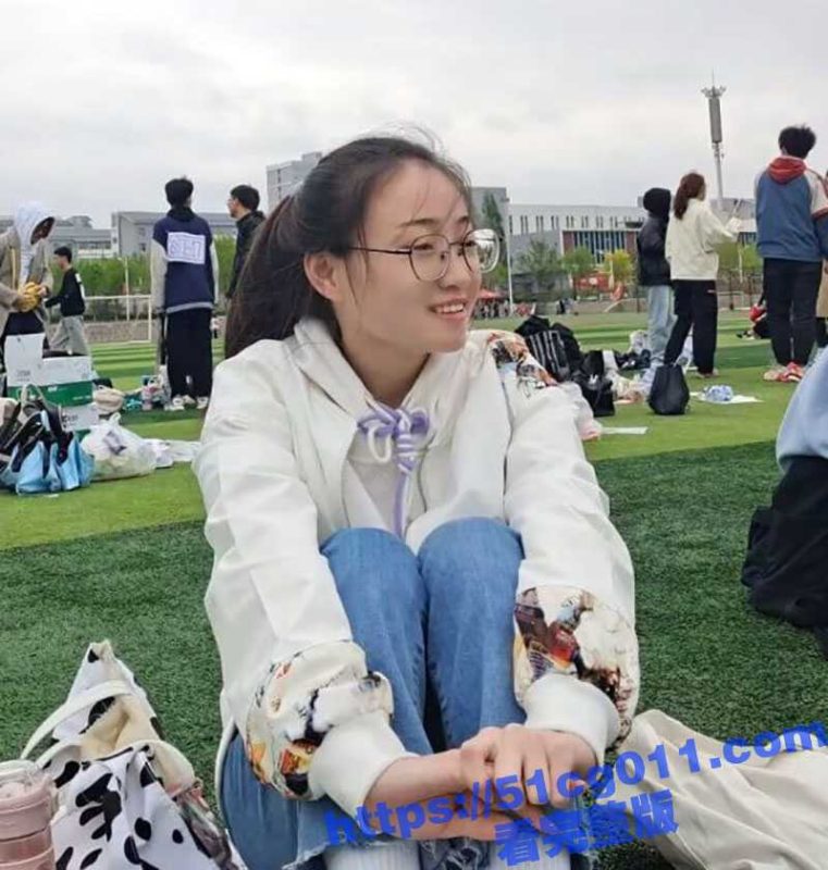 万人求系列 河南郑州旅游管理学院 极品高颜值反差婊 和男友性爱视频合集 果然十个眼镜九个骚啊-51吃瓜网