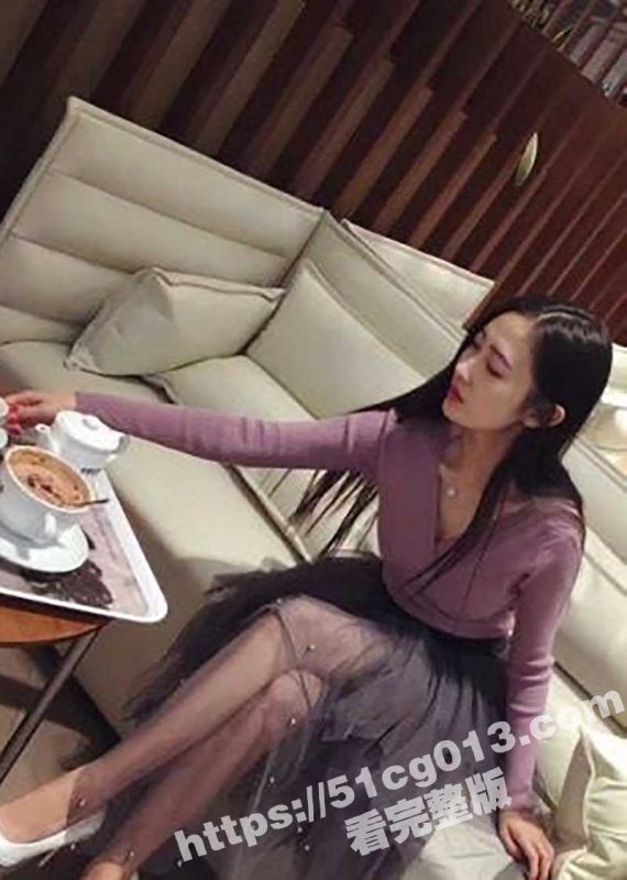 办公室高冷女神 晚上换上情趣内衣秒变调教乖巧骚母狗 舔脚吞屌 被大屌后入骚逼 疯狂输出！-51吃瓜网