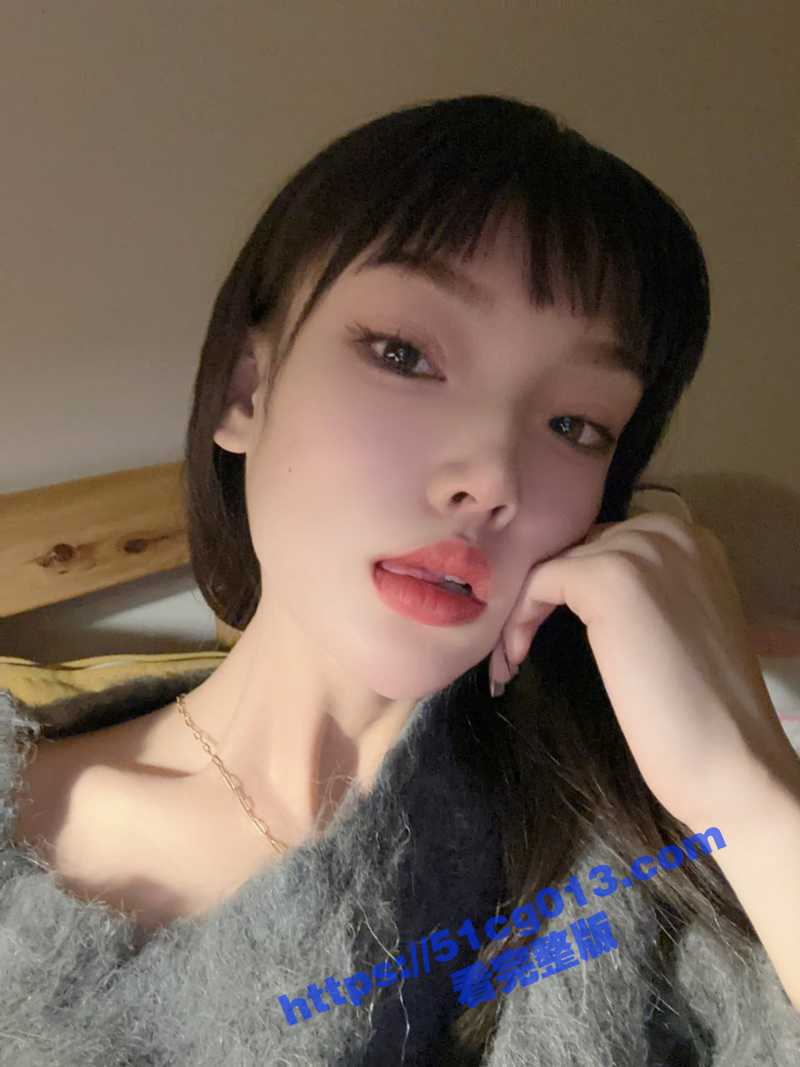 反差眼镜婊长相甜美 神似李小璐 在线深喉口交 口暴吞精 用力吮吸堪比全自动飞机杯！ - 51吃瓜网-51吃瓜网