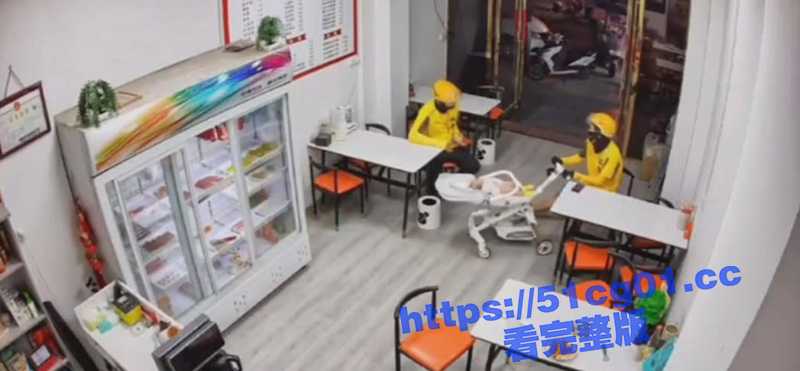 社会还是有好人的 河南商丘暖心瞬间之外卖小哥哄小孩-51吃瓜网