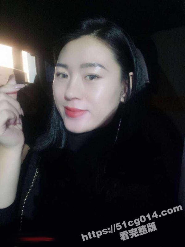 河南夫妻自拍不慎流出 一副欲求不满的样子 主动口交后入 这种骚货往往不是一个男人就征服的了的!-51吃瓜网