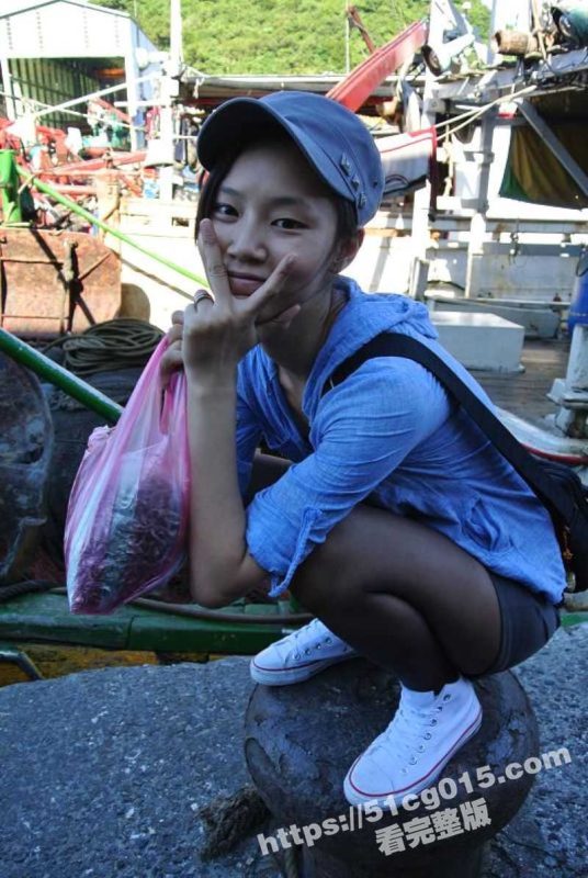 台湾情侣泄密 眼镜娘和男友之间的私密被曝光 各种姿势爆操！还干她的屁眼 把她操的嗷嗷叫！-51吃瓜网