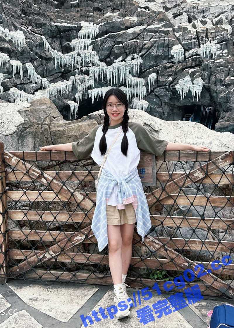 武汉极品女大学生 程怡 调教视频被曝光！肛塞振动棒加真屌 花样爆操 极致视角满足感满满的征服欲！ - 51吃瓜网-51吃瓜网