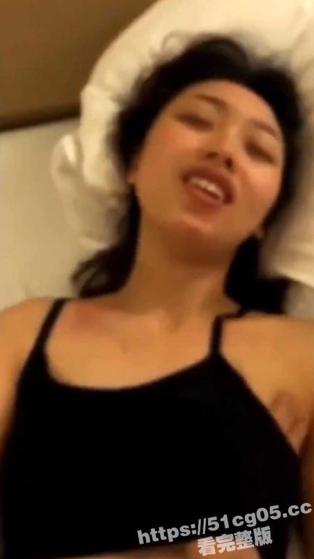 长沙女警花刘欣门事件 长腿翘臀身材超顶的警花 被大屌男抱着腿打桩式暴插小穴 全程骚话勾引超反差-51吃瓜网