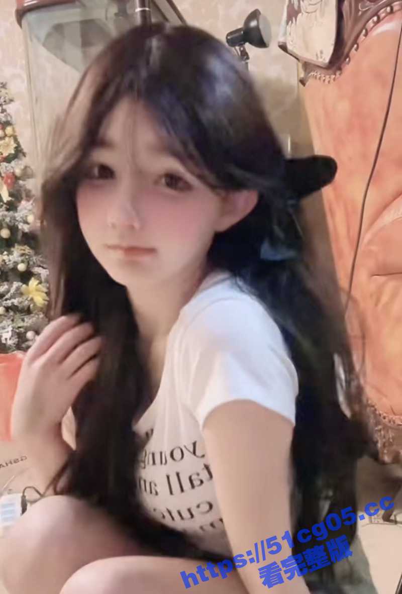 最美极品爆乳女神香草少女 微博甜美网红甜乙女 高价定制私拍泄密 紫色邻家少女自慰喷水！ - 51吃瓜网-51吃瓜网