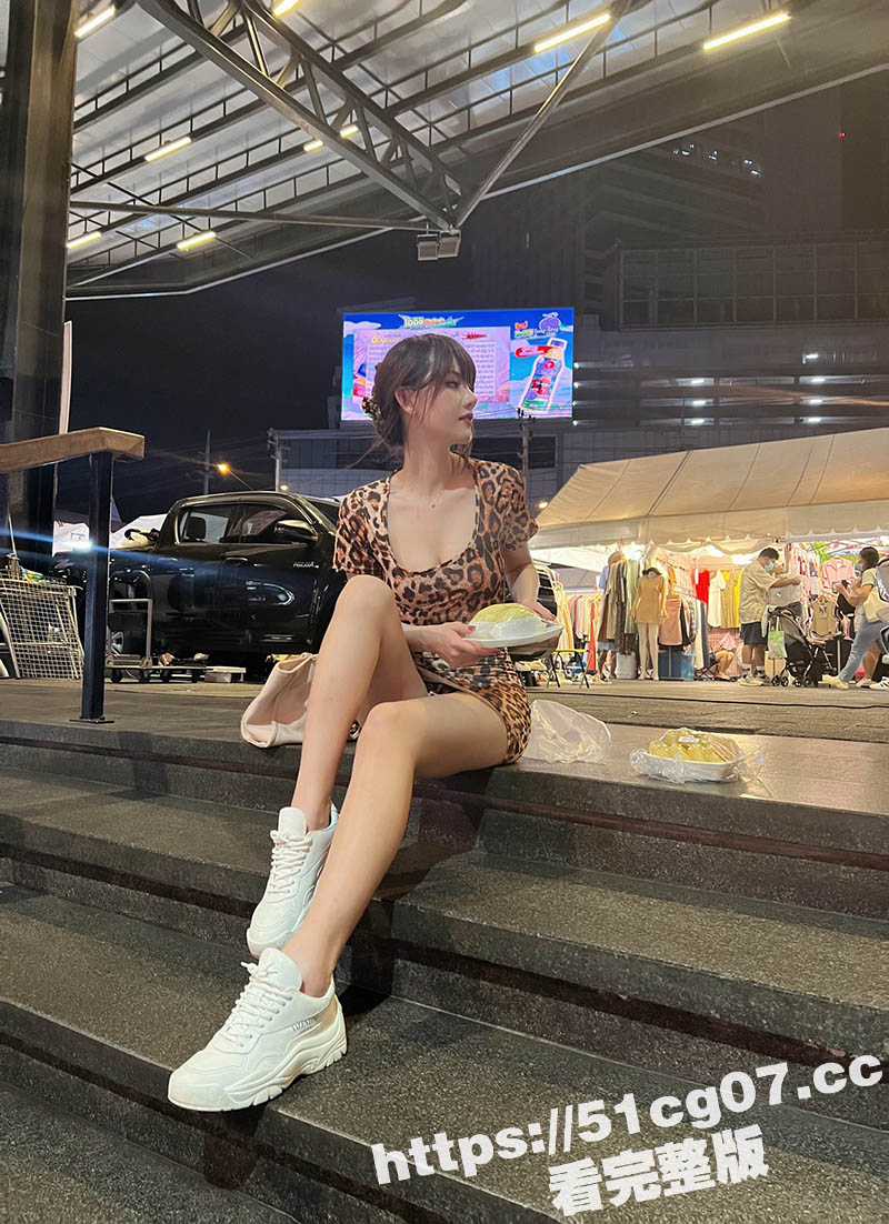 地表最强骚鸡阿朱 身材超完美的极品女神 颜值更是精致漂亮 最新火车私拍 这美腿真是没谁了 - 51吃瓜网-51吃瓜网