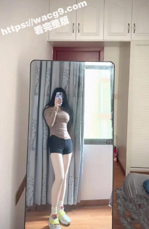 出差三亚带上刚认识的暑假兼职学生妹 5000一个星期 小毛都没长几根里面更是紧的不得了 所以是天天精尽人亡啊！-51吃瓜网