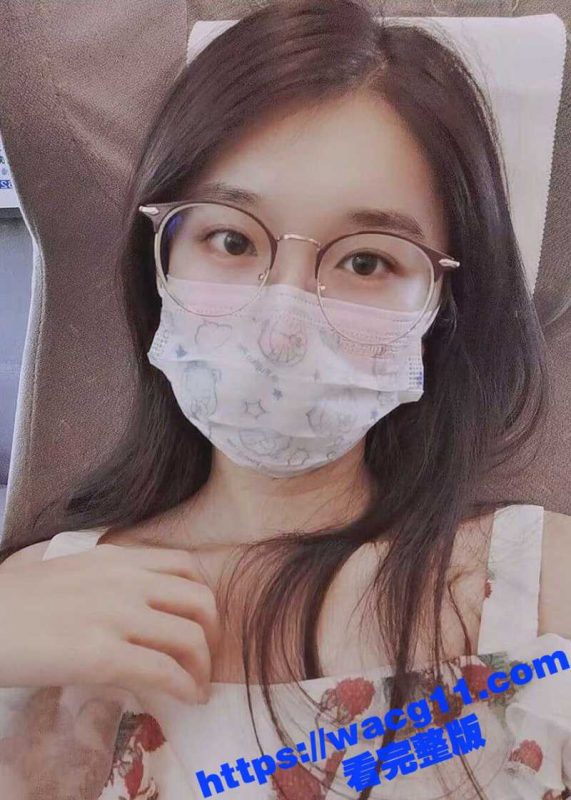 人瘦逼肥眼镜妹被调教！装上尾巴被后入更加淫荡 虽然奶子不大 但小骚逼绝对够用！-51吃瓜网