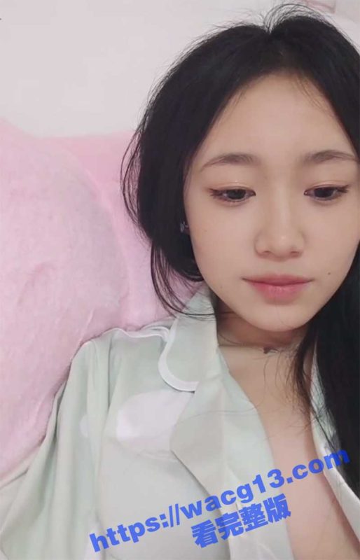 甜美学生妹直播自慰忘记把门反锁 到高潮部分妈妈突然闯入 搞得好尴尬 真是直播效果拉满呀！-51吃瓜网