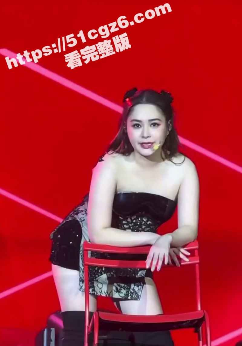 阿娇现身巡演现场 绯闻风波后首次亮相 被质疑身材发福 演出全靠划水 和早期艳照对比差距明显 - 51吃瓜网-51吃瓜网