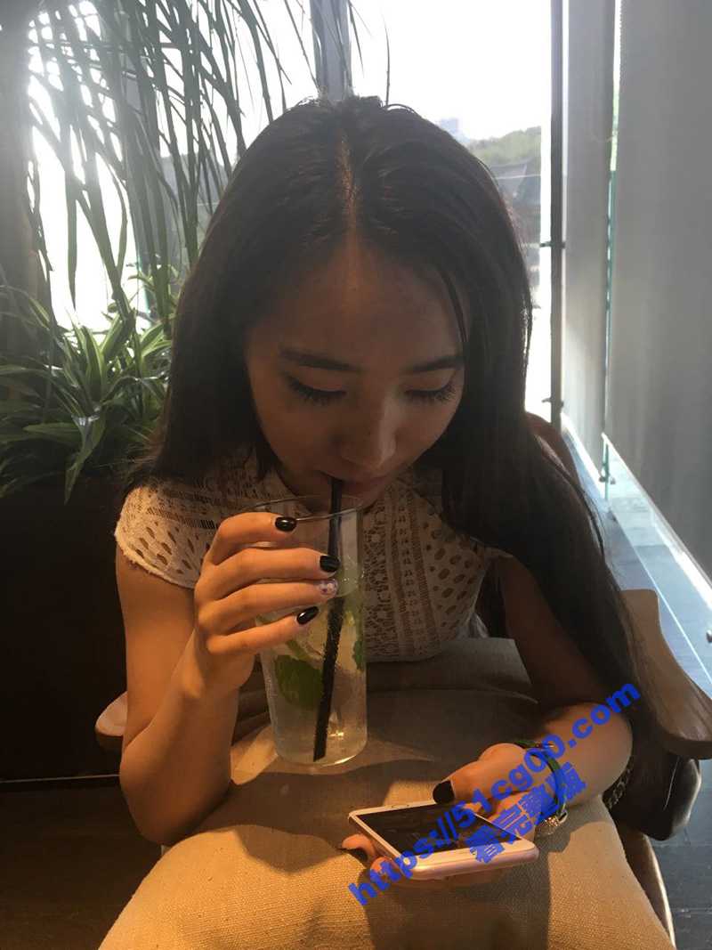 胡子哥约炮配合度很高的绝色高颜值四川妹子,真是婊里不一啊,堪称经典! - 51吃瓜网-51吃瓜网